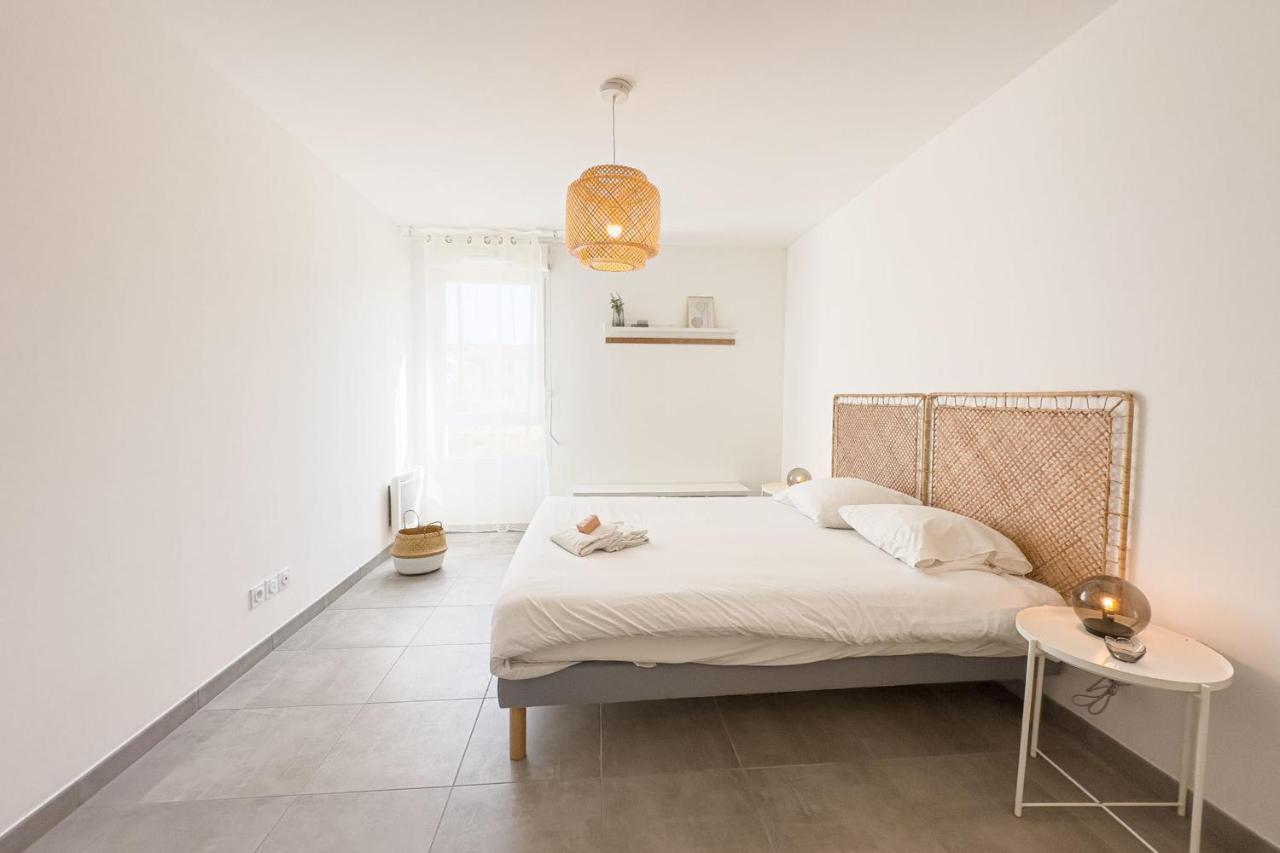 Appart Avec Terrasse Et Parking A 2 Min Du Metro Marselha Exterior foto